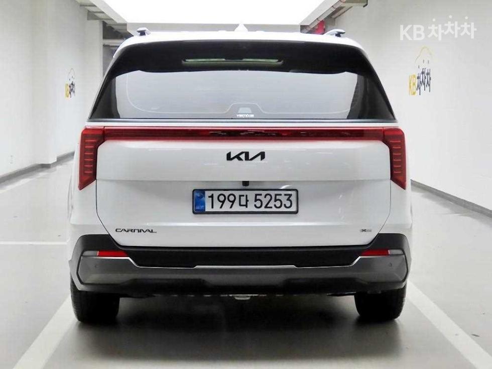 Kia Carnival — miniaturë 3