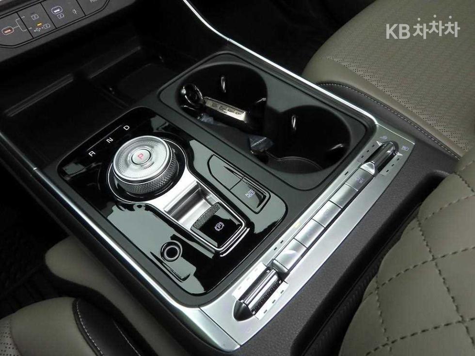 Kia Carnival — miniaturë 10