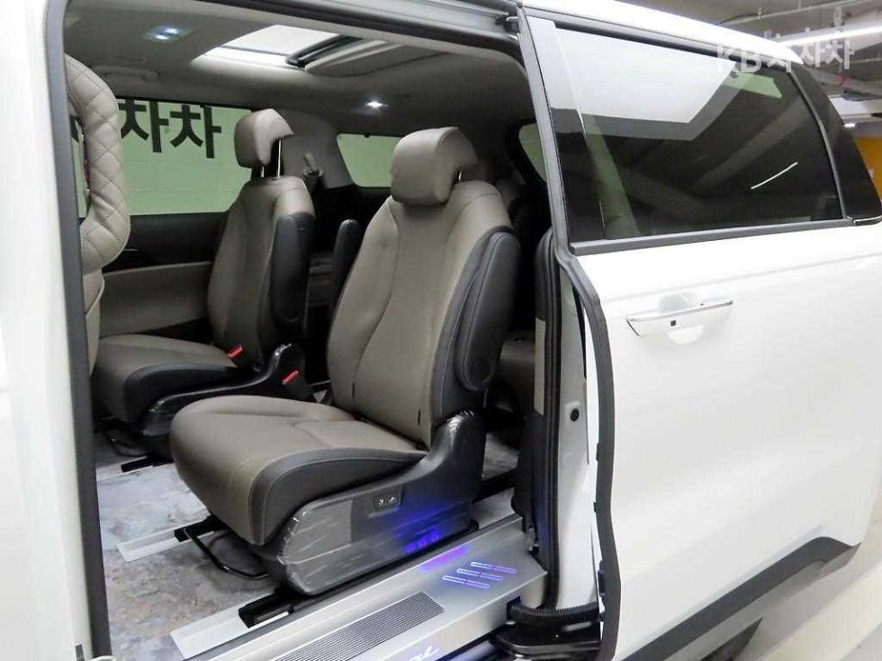 Kia Carnival — miniaturë 12