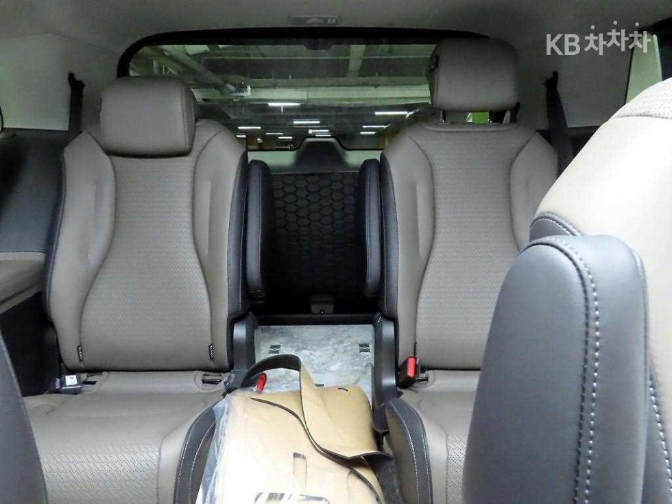 Kia Carnival — miniaturë 13