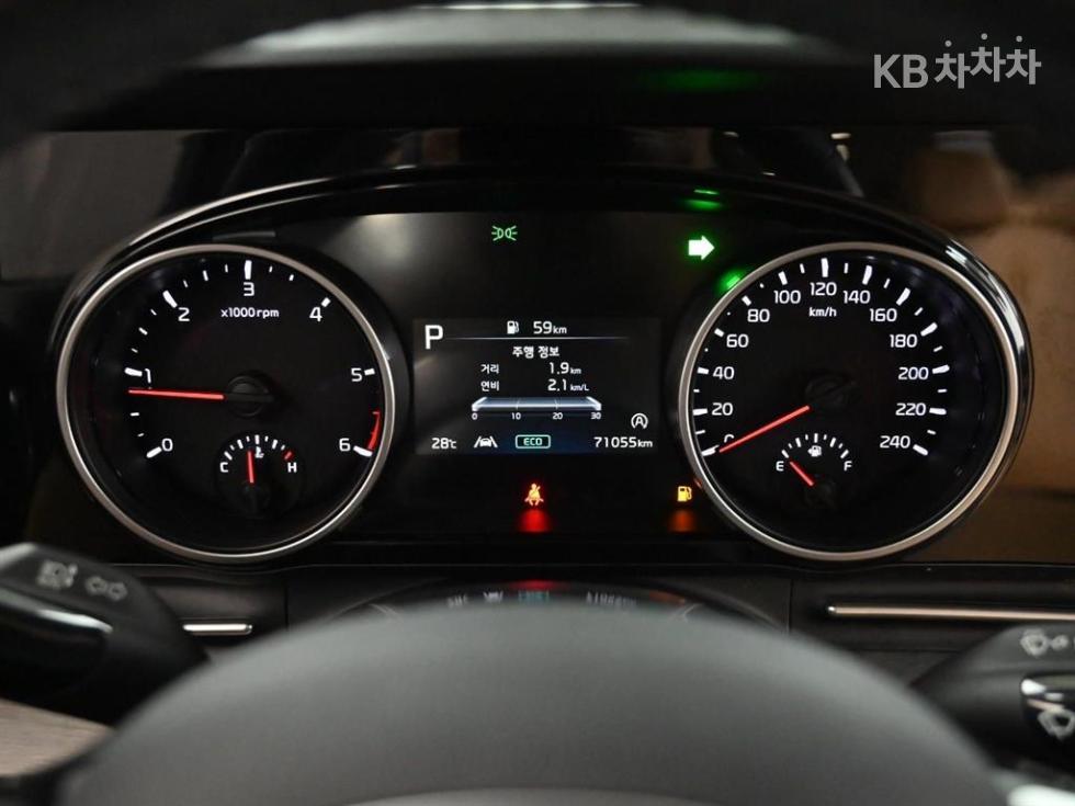 Kia Carnival — miniaturë 8