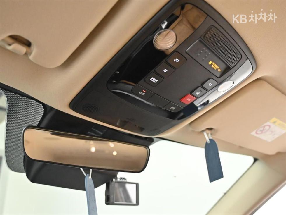 Kia Carnival — miniaturë 18
