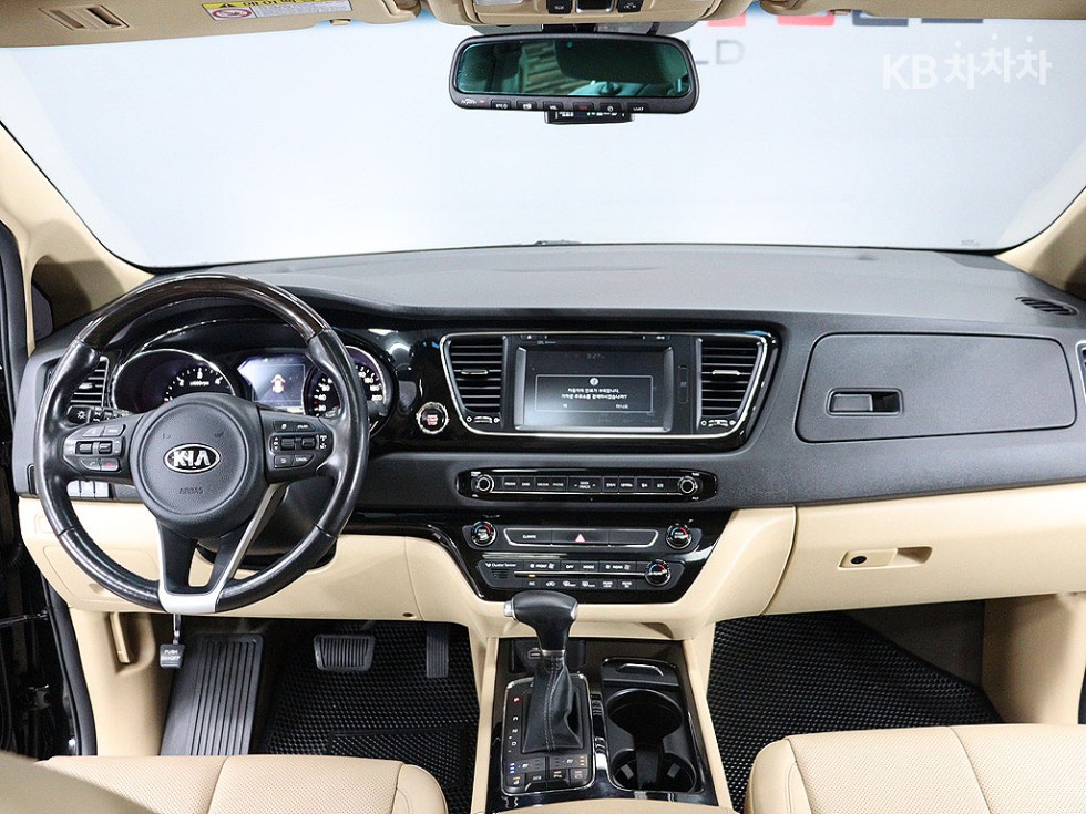 Kia Carnival — miniaturë 7
