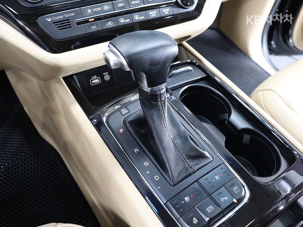 Kia Carnival — miniaturë 9