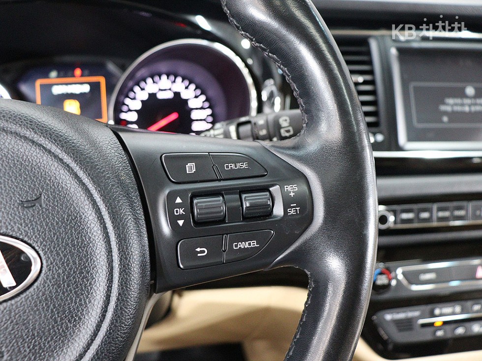 Kia Carnival — miniaturë 18