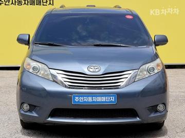 Toyota Sienna 3.5 AWD A/T — foto 1