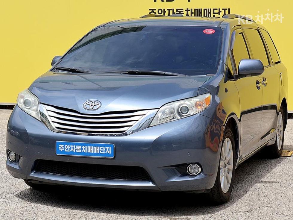 Toyota Sienna — miniaturë 2