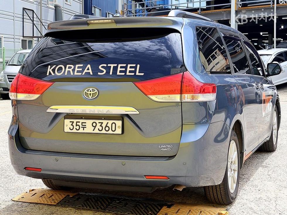 Toyota Sienna — miniaturë 4