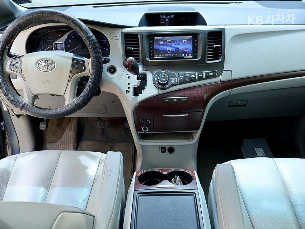 Toyota Sienna — miniaturë 5