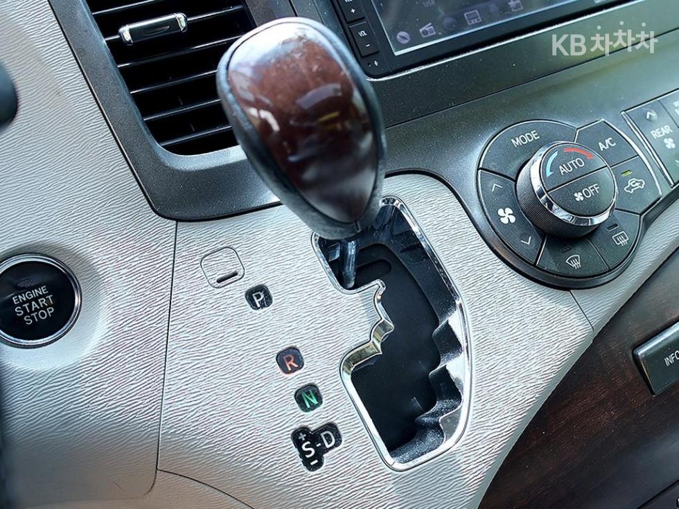 Toyota Sienna — miniaturë 7