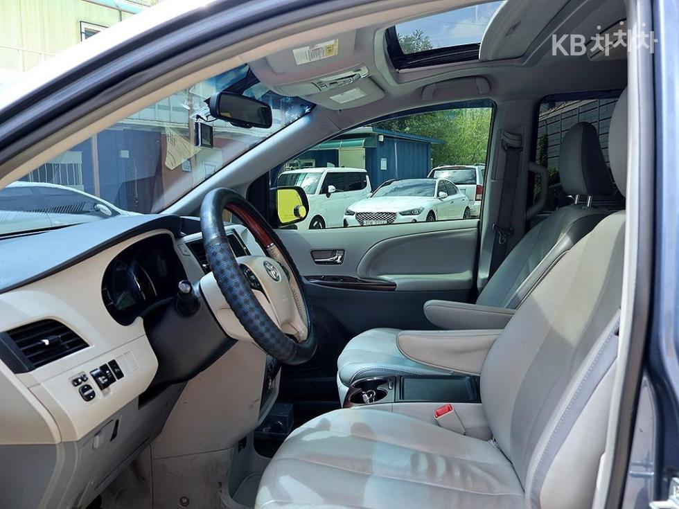 Toyota Sienna — miniaturë 10