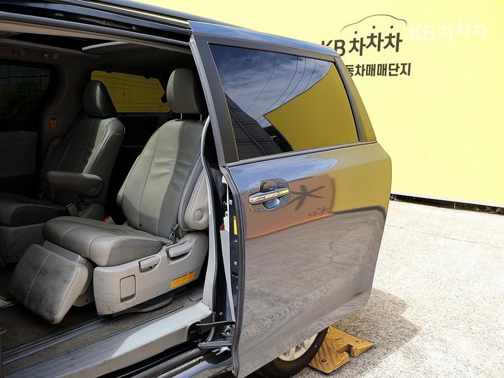 Toyota Sienna — miniaturë 16