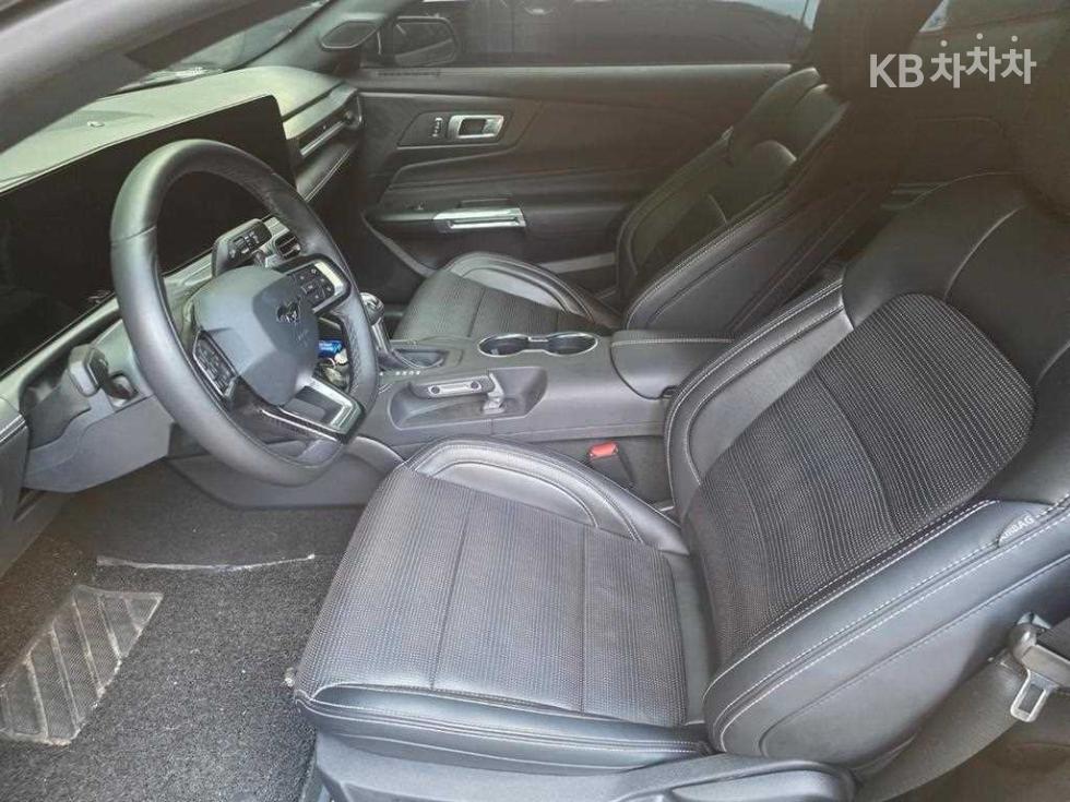 2025 Ford Used Car photo