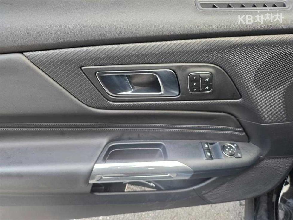 2025 Ford Used Car photo