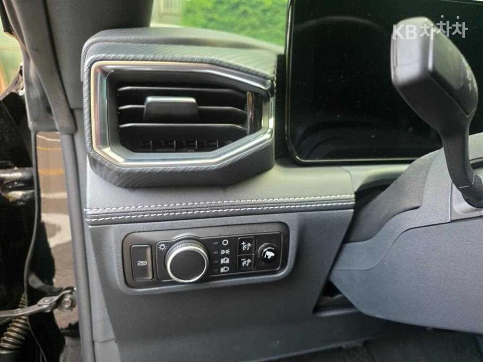 2025 Ford Used Car photo