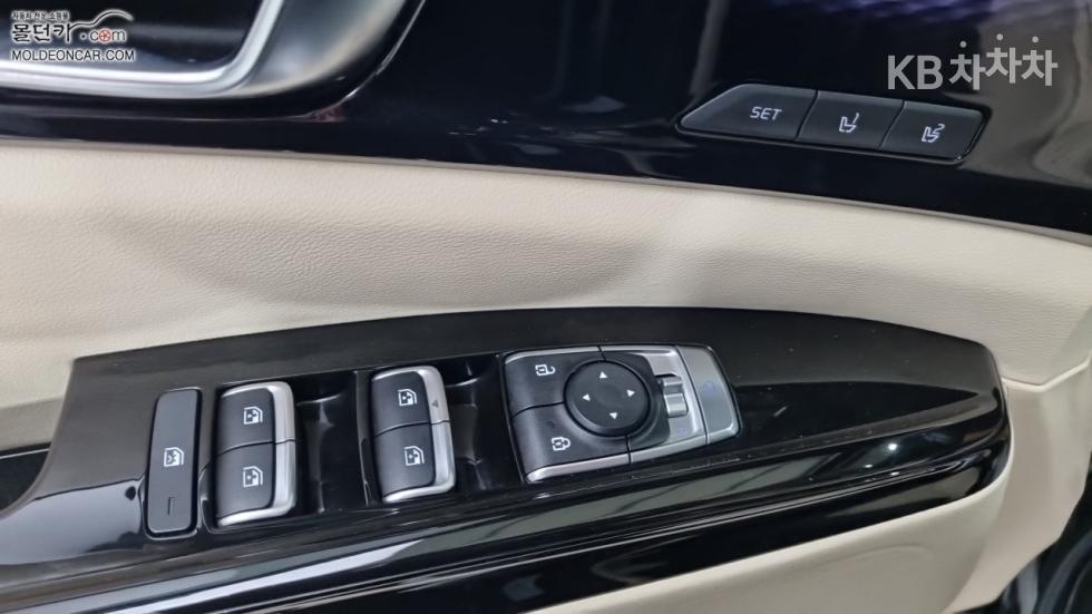 Kia Carnival — miniaturë 17