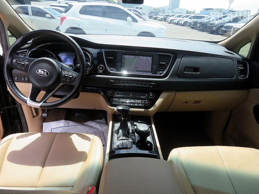 Kia Carnival — miniaturë 9
