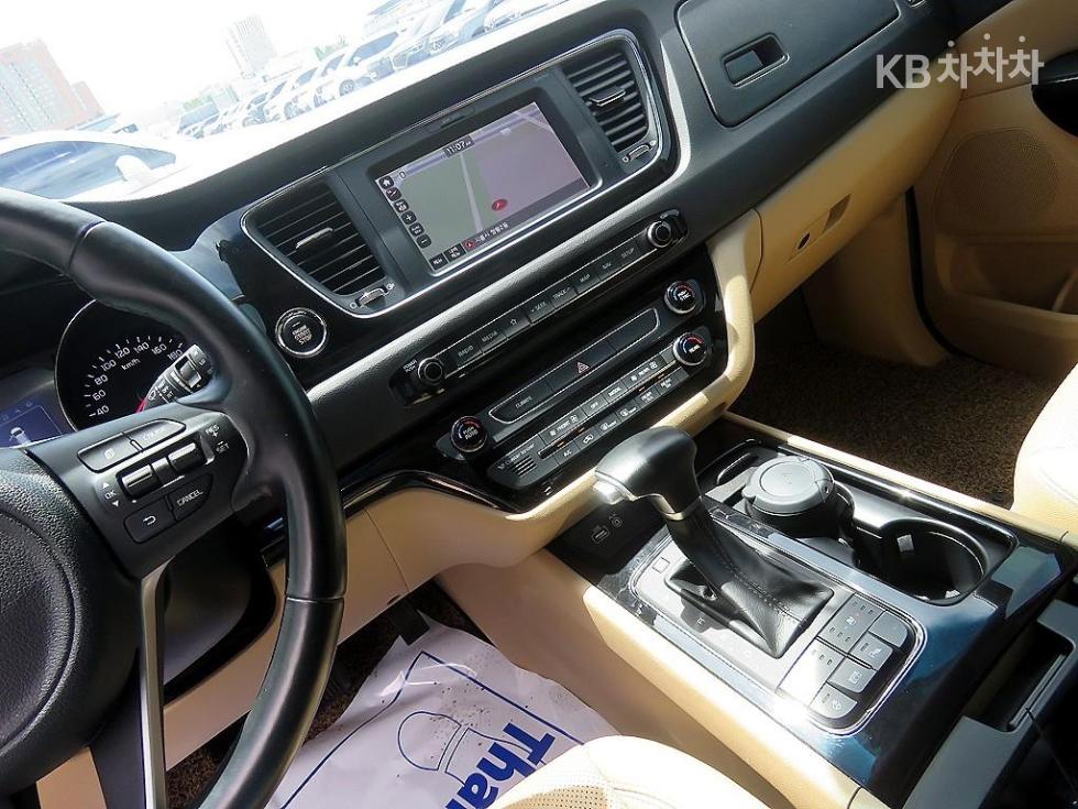 Kia Carnival — miniaturë 12