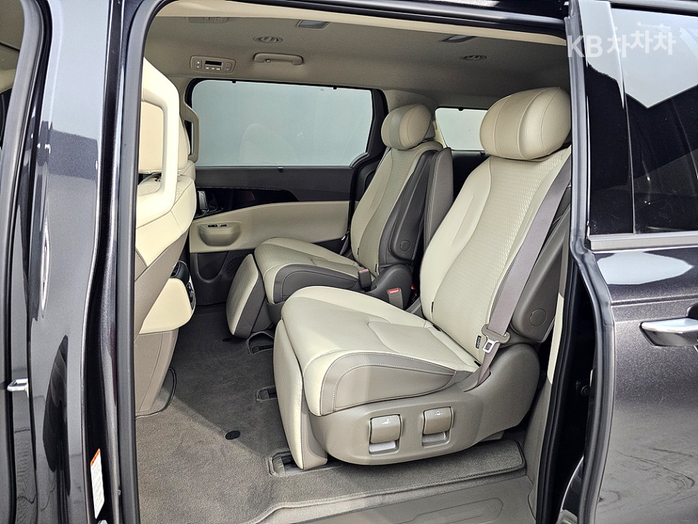Kia Carnival — miniaturë 9
