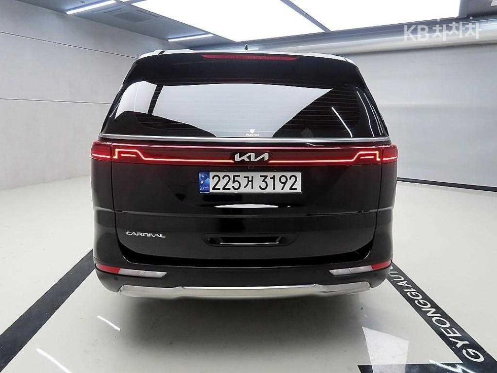 Kia Carnival — miniaturë 3