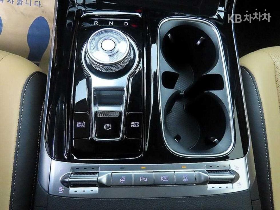 Kia Carnival — miniaturë 10