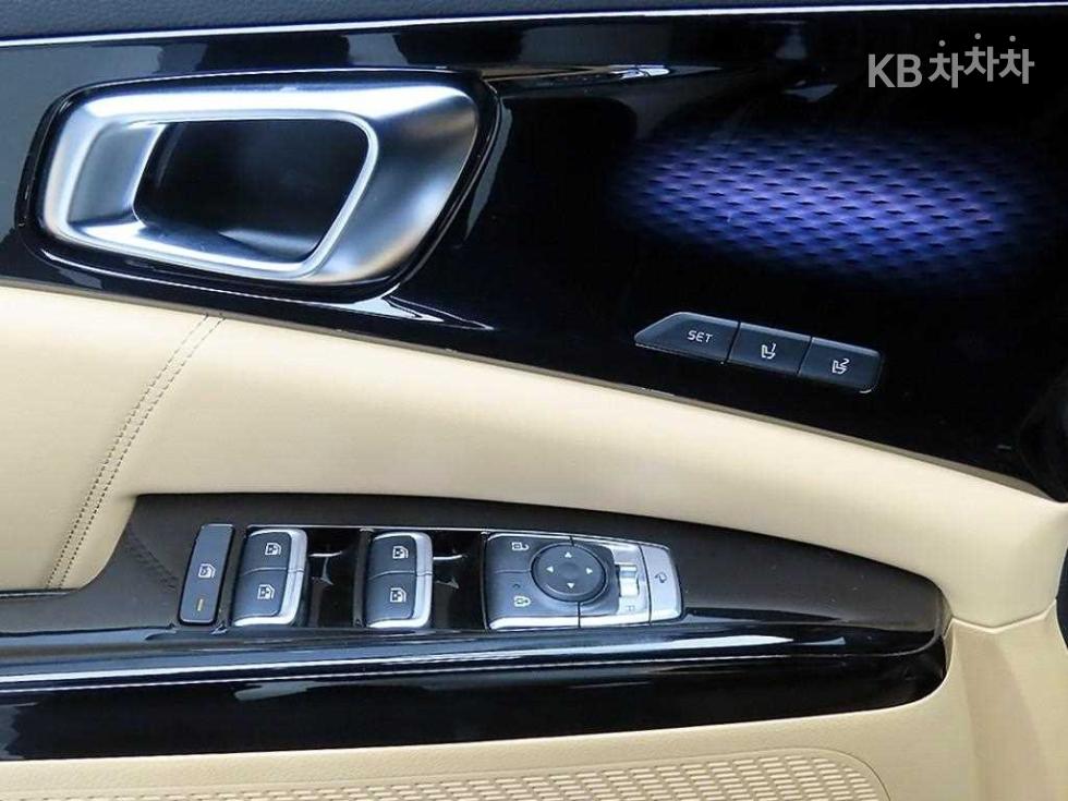 Kia Carnival — miniaturë 11