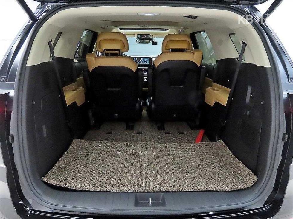 Kia Carnival — miniaturë 17