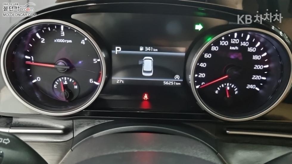 Kia Carnival — miniaturë 5