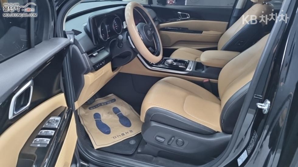 Kia Carnival — miniaturë 9