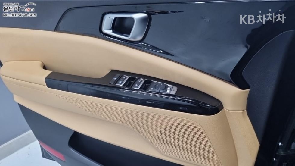 Kia Carnival — miniaturë 16