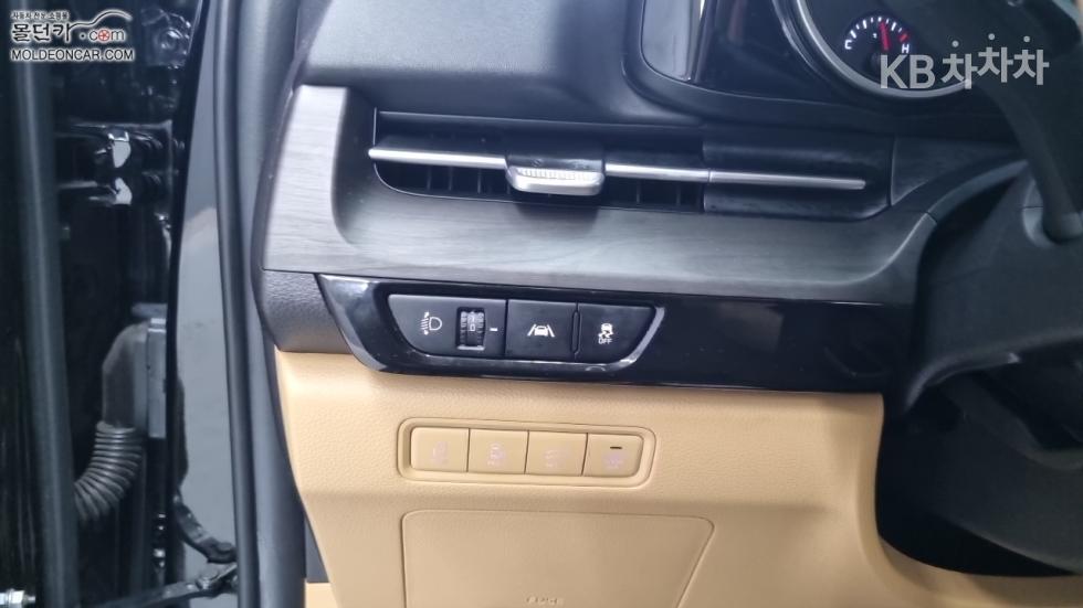 Kia Carnival — miniaturë 17