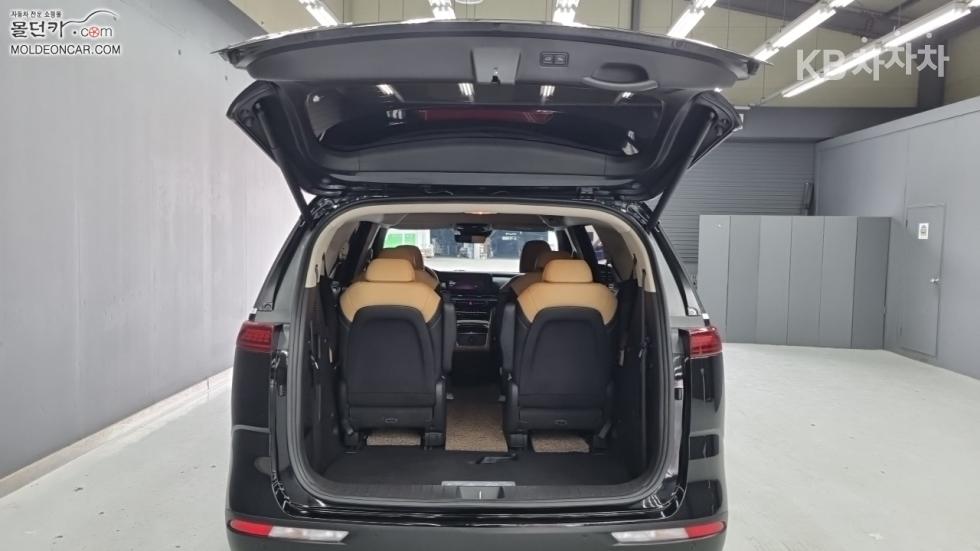 Kia Carnival — miniaturë 18