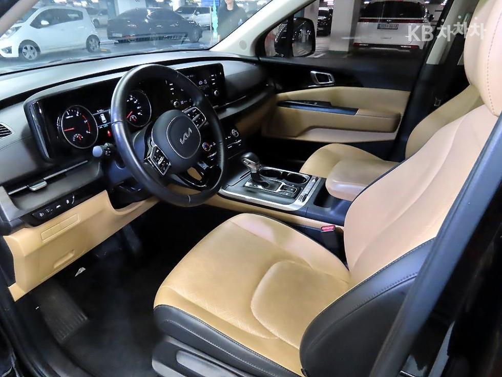 Kia Carnival — miniaturë 10