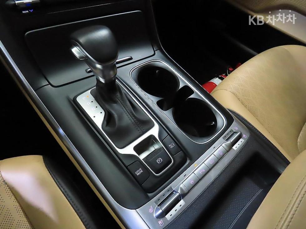 Kia Carnival — miniaturë 12