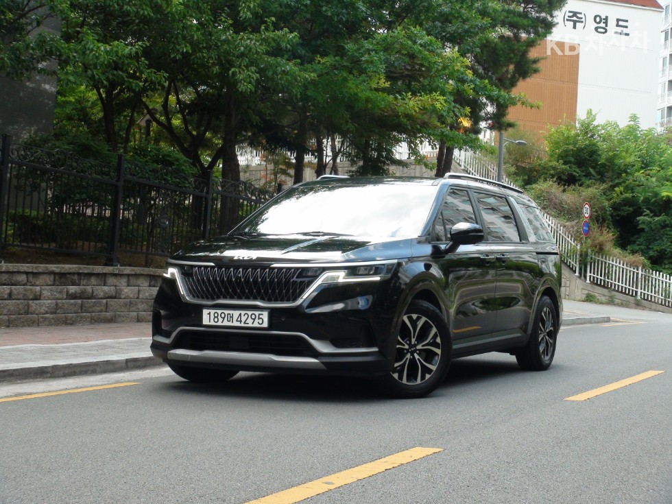 Kia Carnival — miniaturë 2