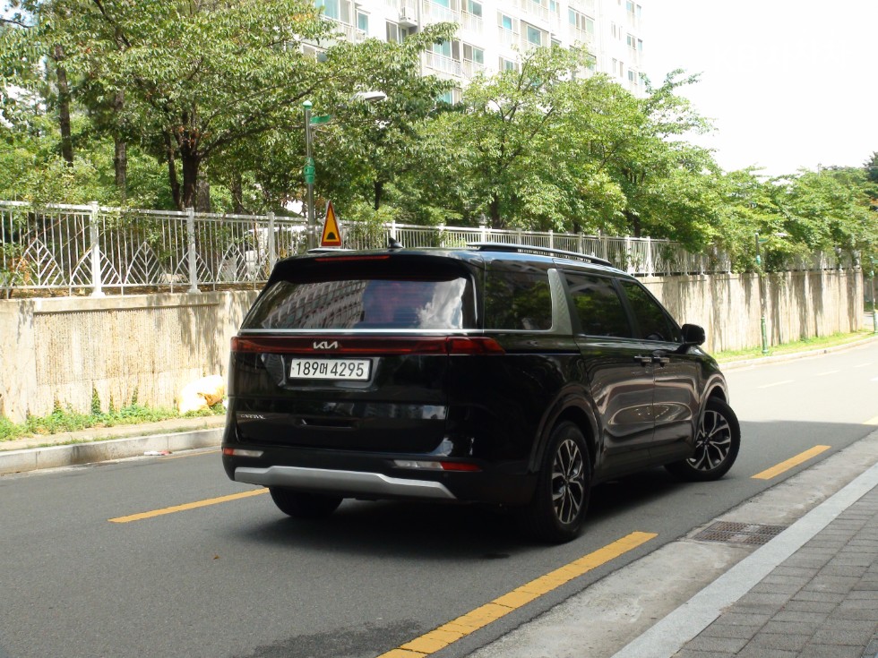 Kia Carnival — miniaturë 4