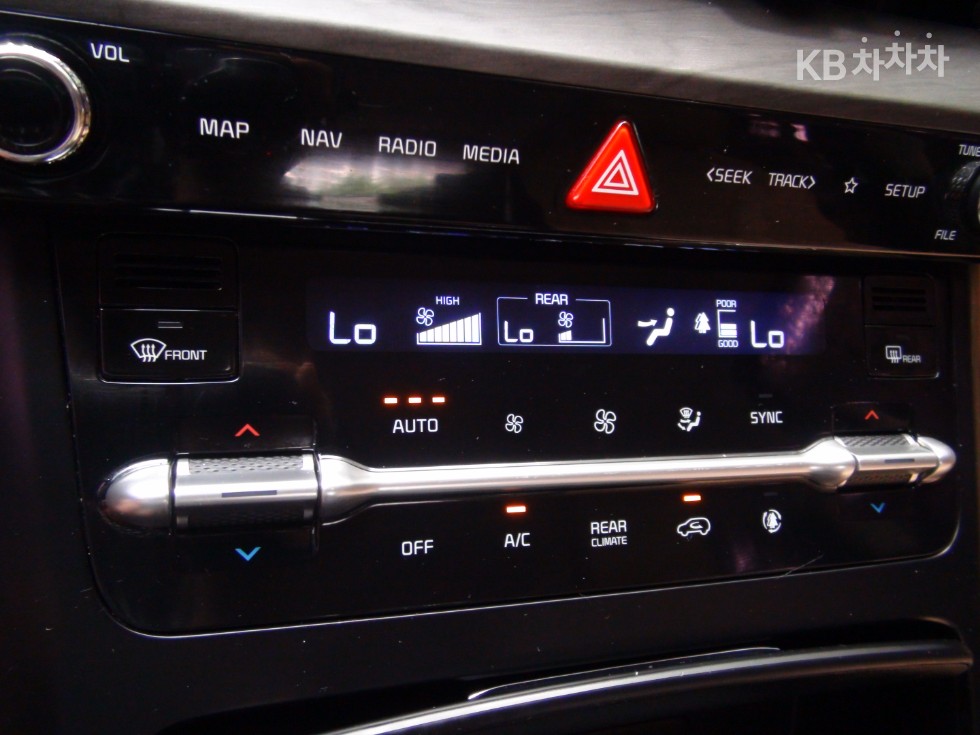 Kia Carnival — miniaturë 18