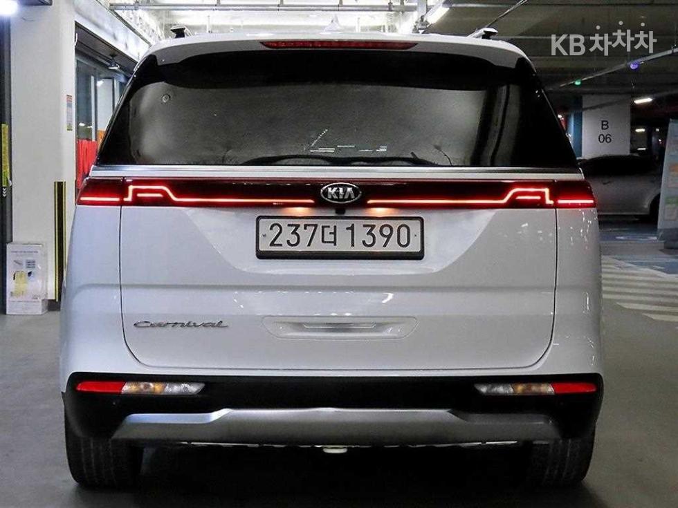 Kia Carnival — miniaturë 5