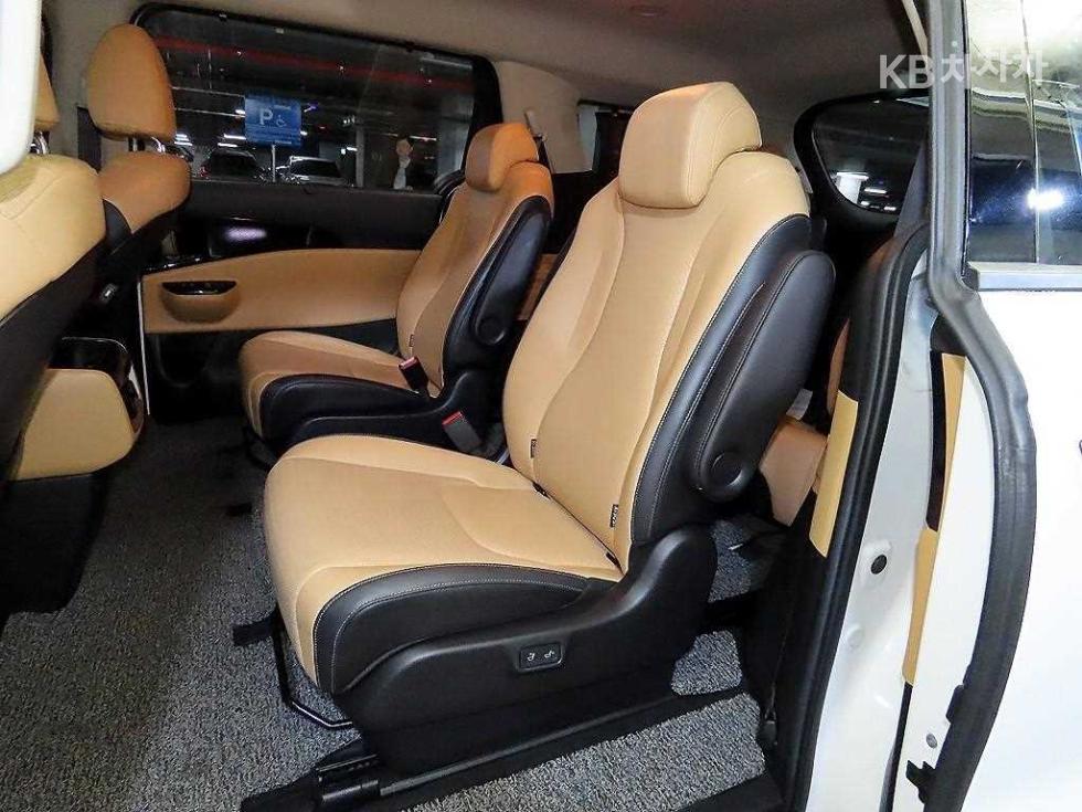 Kia Carnival — miniaturë 7