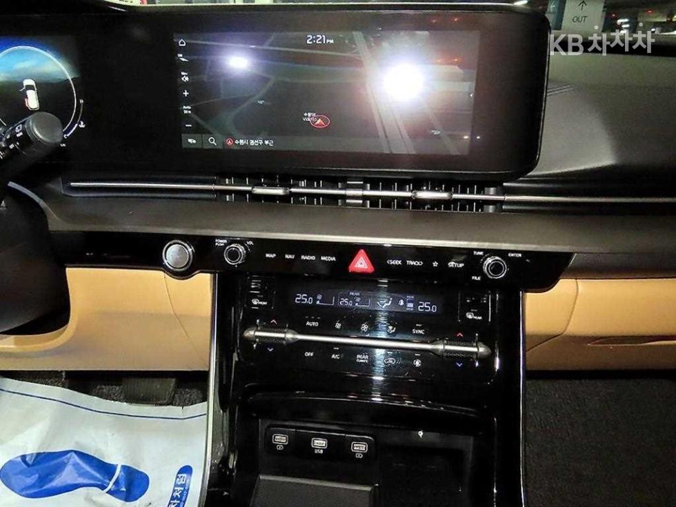 Kia Carnival — miniaturë 11