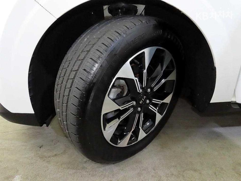 Kia Carnival — miniaturë 20