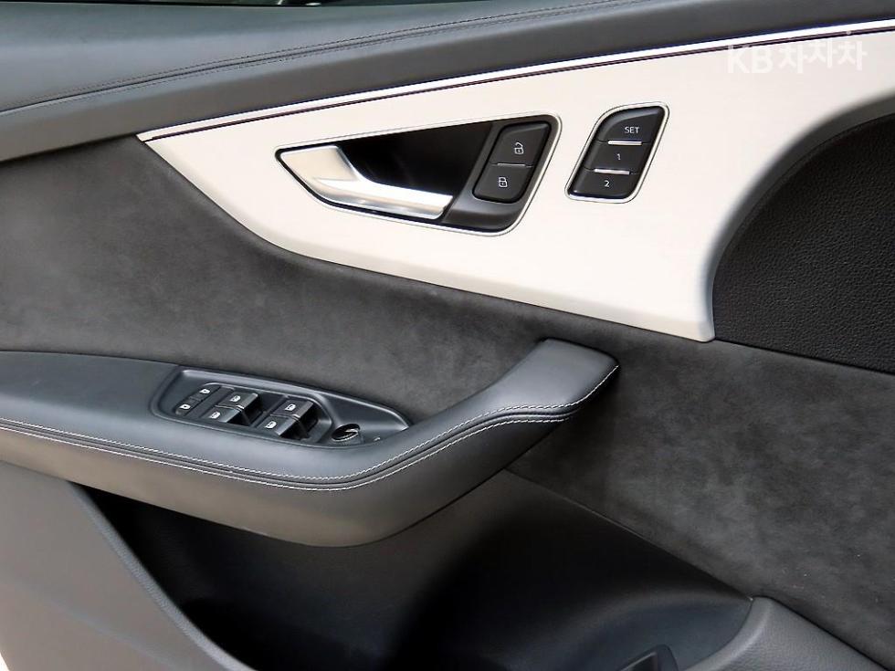 Audi Q8 — miniaturë 12