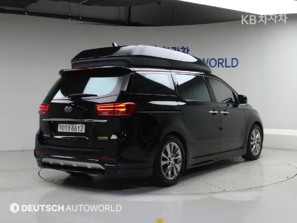 Kia Carnival — miniaturë 2