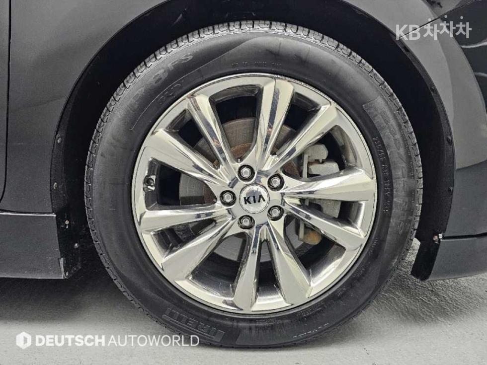 Kia Carnival — miniaturë 5