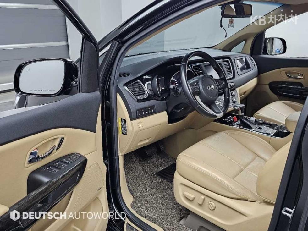 Kia Carnival — miniaturë 11