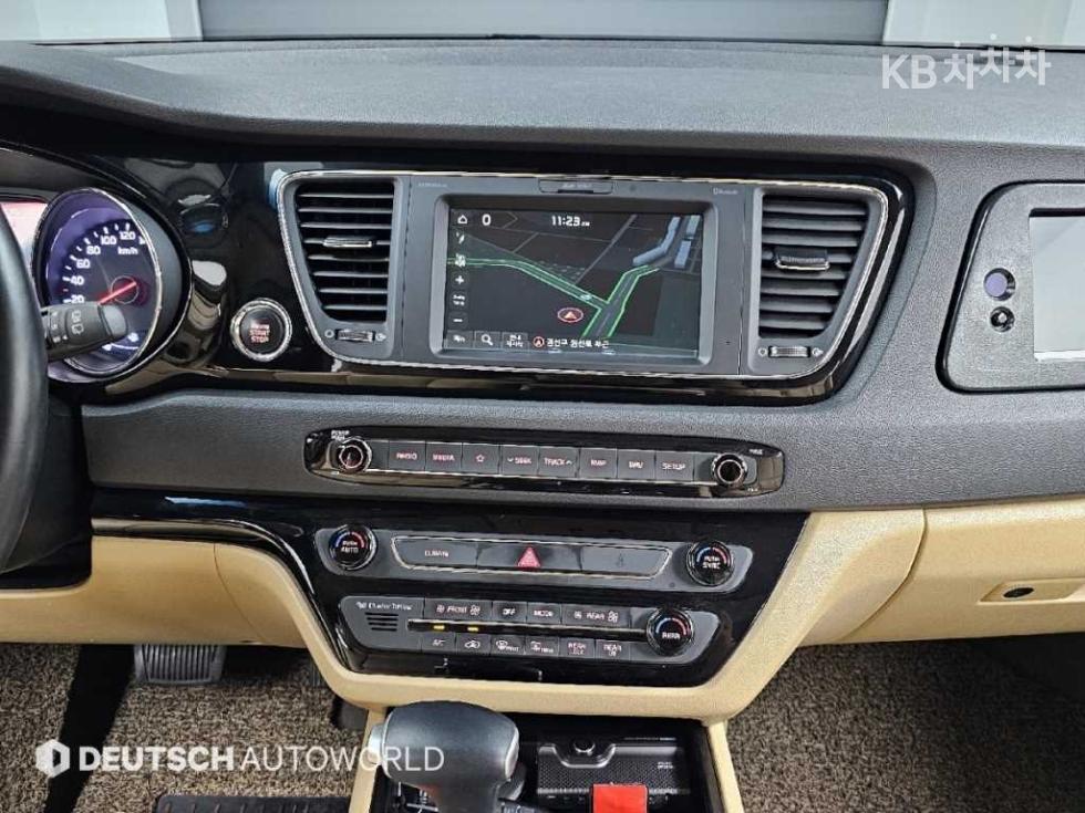 Kia Carnival — miniaturë 14