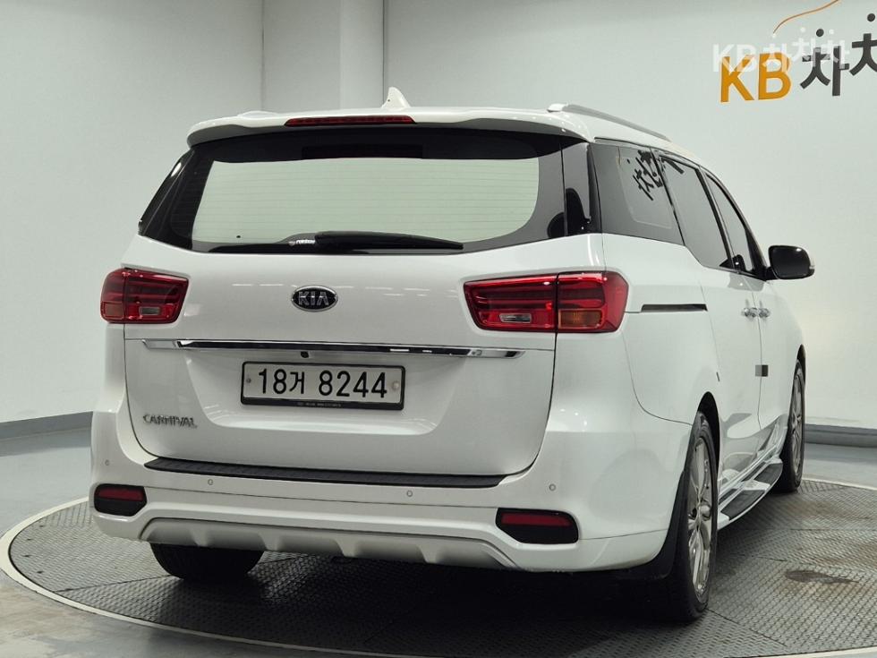 Kia Carnival — miniaturë 3