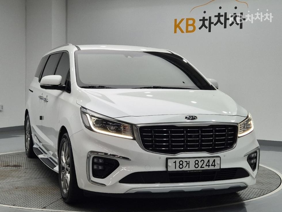 Kia Carnival — miniaturë 4