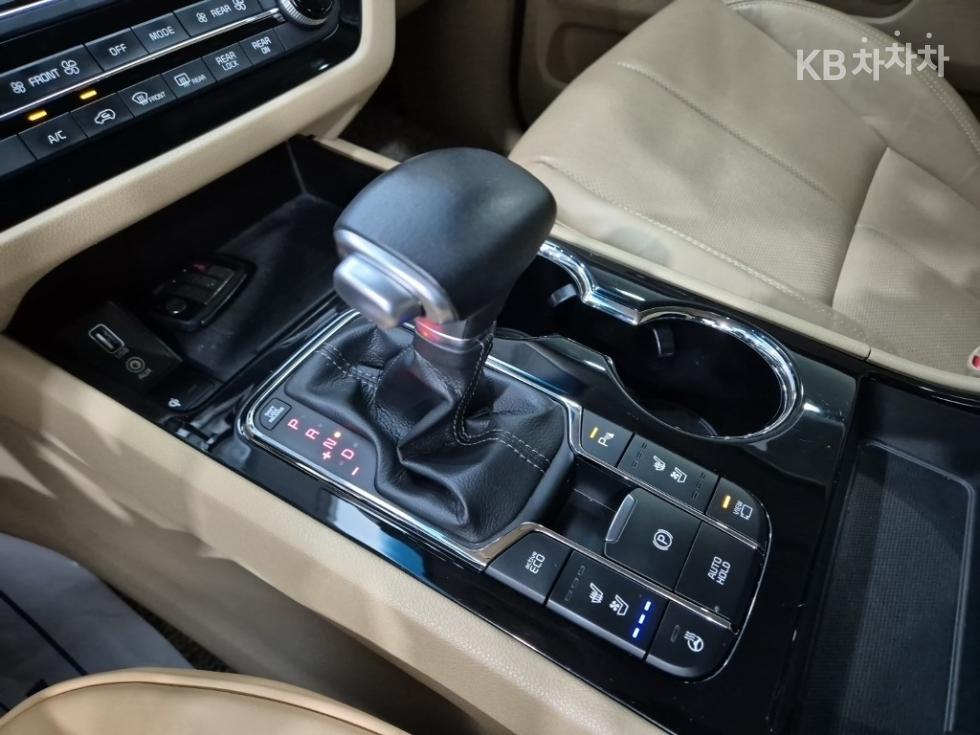 Kia Carnival — miniaturë 8