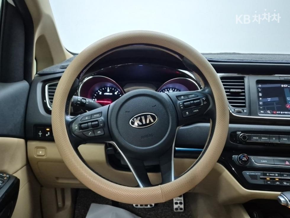 Kia Carnival — miniaturë 9